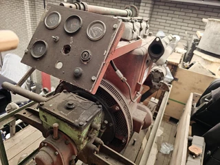 LISTER 15 HP OLD SHIPS DIESEL ENGINE WITH REVERSING CLUTCH 1945 - N/A image 1