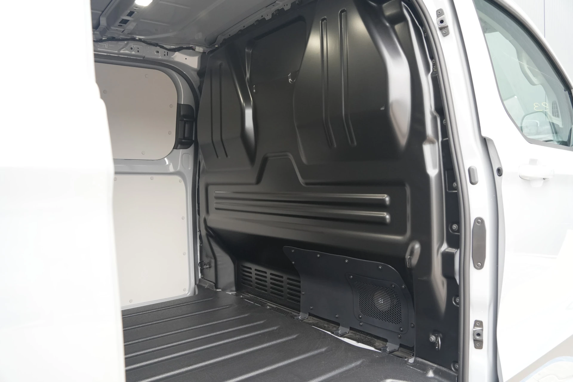 Ford E-Transit Custom 2026 - 340 L2H1 Sport 71 kWh 218pk - 2x Schuif - AGR Stoel - ACC - B&O - Navi - Stoel/Stuurverwarming - 360 Camera - Blindspot - Wegklapbare Trekhaak - Rijklaar Bild 14
