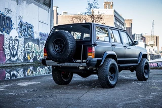 Jeep Cherokee 1986 - 5.7 V8 LS1 Swap (324PK) en volledig gerestaureerd image 5
