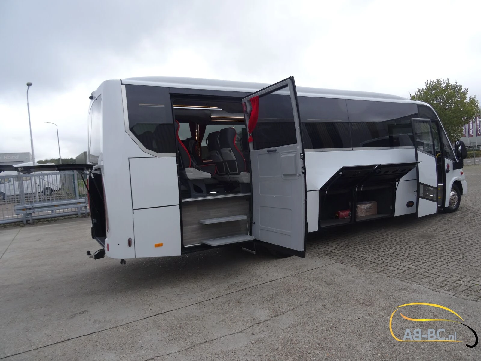 Iveco Aveuro Tourna 35 Seats EURO 6 2 Units Available afbeelding 8
