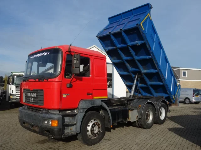 MAN 26.414 2000 - KIPPER 6X4 STEELSPRINGS MANUAL FEULPOMP afbeelding 1