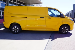 Ford E-Transit 2025 - Cust. 340 L2H1 136PK Trend 65 kWh Automaat afbeelding 3