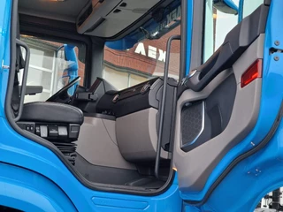 Scania P 2020 - P370 6x2*4 - Thermoking T-1000R Frigo - Bussbygg box - Hooks/Rohrbahnen/Vleeshang - Zepro loadlift - Retarder - Full air image 25