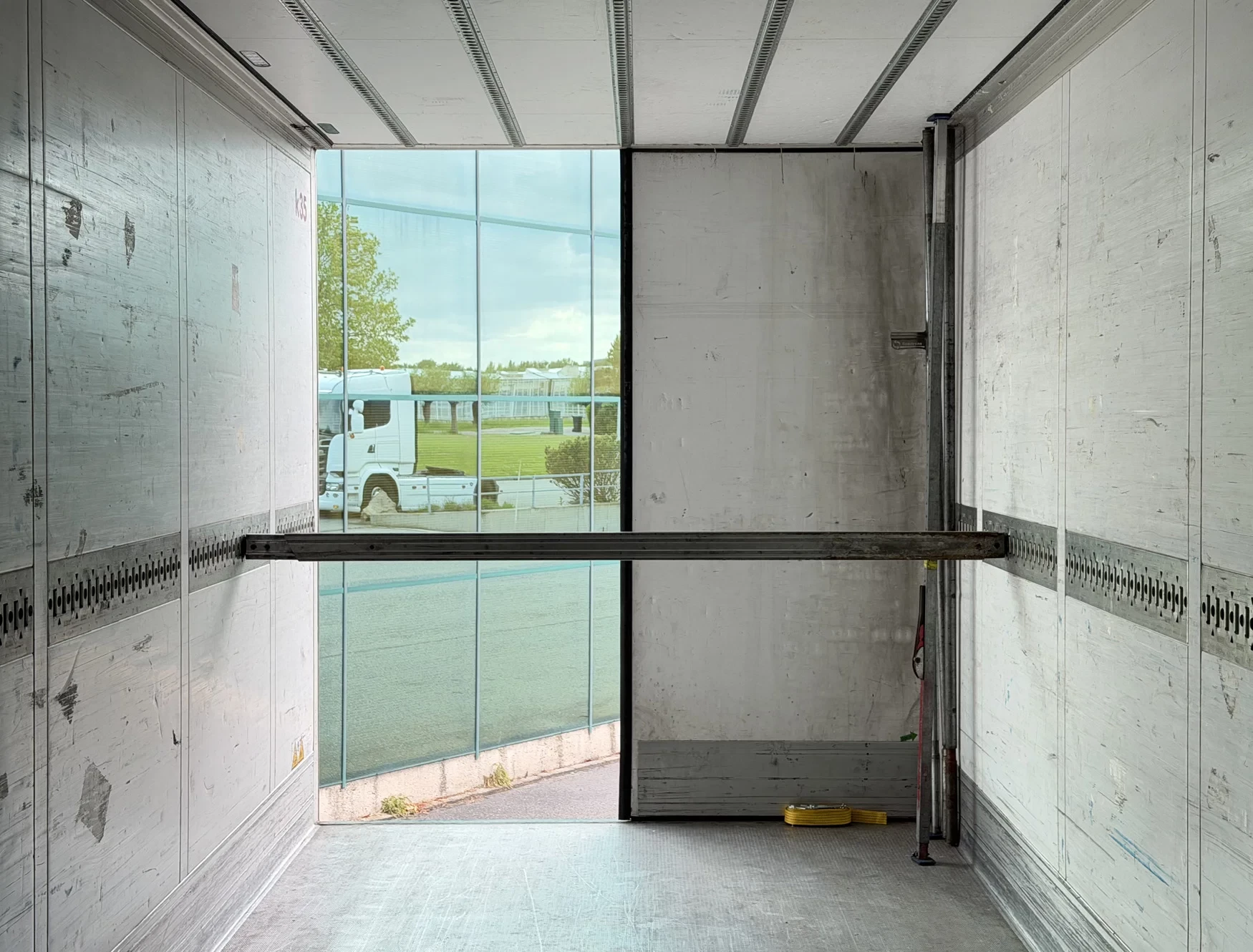 Schmitz Cargobull 2016 - SCB*S3B SCHMITZ TKM COOLING LIFT AXLE TAIL LIFT 1340x250x270 CM INSIDE FLOWERWIDE NL-TRAILER imagem 19