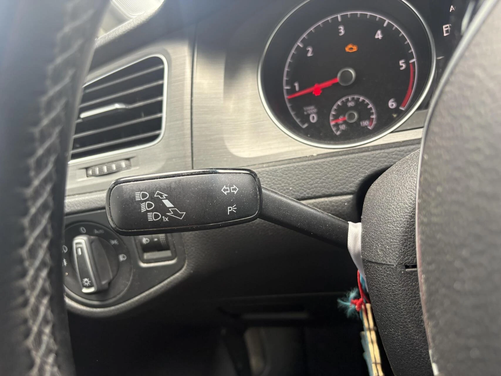 Volkswagen Golf 2013 - 1.6 TDI Comfortline BlueMotion zdjęcie 10