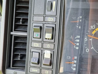 Scania R142-V8 1987 - 420 V8 - Old timer - Clean chassis/cab/interior - Dutch registration image 20