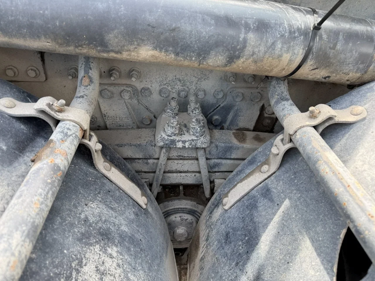 Volvo FMX 410 2018 - / ENGINE RUNNING / 8X4 / ONLY:278525 KM / AJK HOOKLIFT 25TON / 2X BIG AXLE / FULL-STEEL / AUTOMATIC / EURO-6 / 2018 obrázek 24