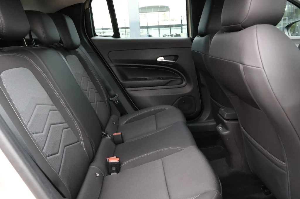 Jeep Avenger 2023 - 1.2 ALTITUDE / 18 inch + All Season / Apple Carplay / LED Lampen afbeelding 35