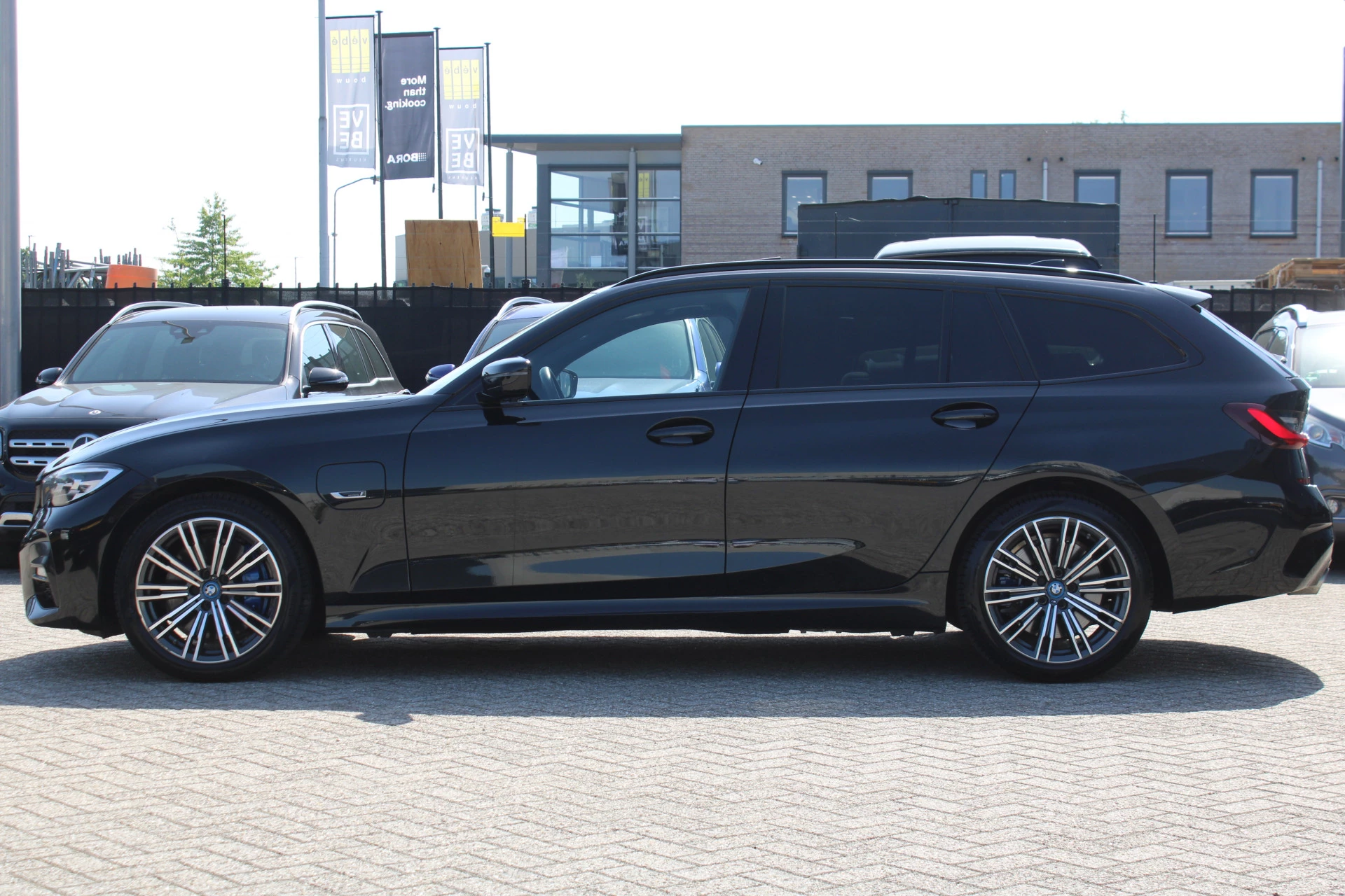 BMW 3 Series 2022 - Touring 330e High Executive M-SPORT PANORAMADAK MEMORY KEY-LESS CAMERA CARPLAY immagine 6