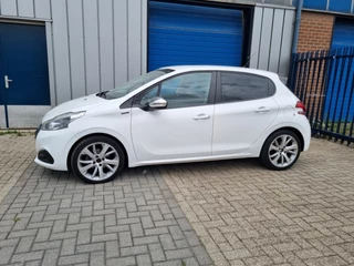 Peugeot 208 2019 - 1.2 PureTech Signature automaat изображение 3