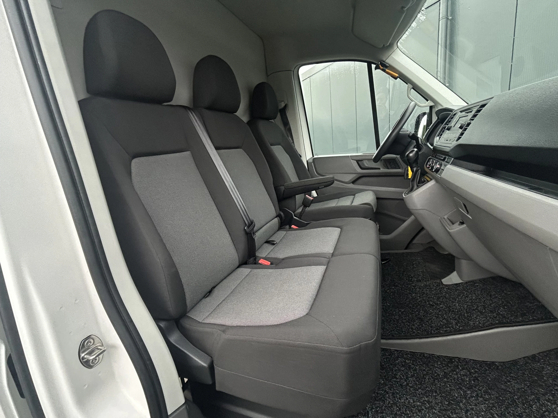 Volkswagen Crafter 2021 - 35 2.0 TDI 141 PK DSG AUTOMAAT HIGHLINE+ / LED KOPLAMPEN / L3H3 / 3.000 KG AHG / 270 A DEUREN / AIRCO / CRUISE / BLUETOOTH / 3-ZITS afbeelding 6