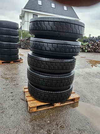 MICHELIN| terminal tractor tires 310/80R22.5 2015 - N/A image 6