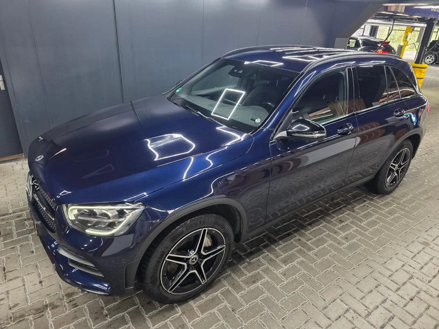 Mercedes-Benz GLC 2021 - Mercedes-Benz 300 de 4MATIC - AMG pakket - Black edition immagine 12