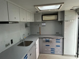 Scania P 2010 - P230 TOP: multifunct. ruimte met airco (camper?), 22kVA generator, hydr. steunpoten, beloopbaar dak, keuken, APK 10-2026 immagine 7