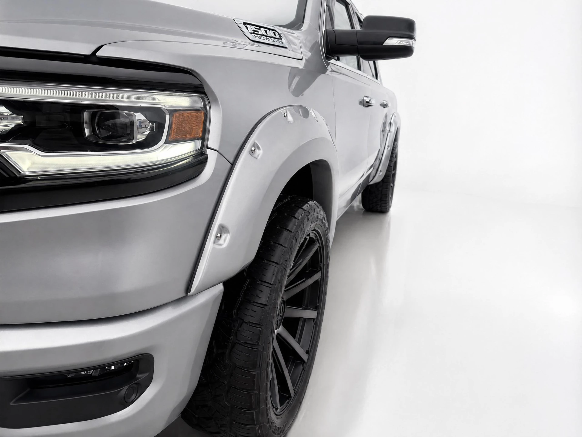 Dodge Ram Pick-Up 2022 - DODGE 5,7 V8 Hemi Longhorn - Night edition | LPG | Ramboxen | Virtuele binnen spiegel | XD velgenset 22INCH | Wide boddy | afbeelding 11