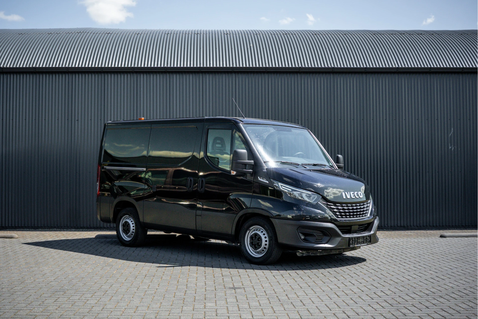 Iveco Daily - 35S16 L1H1 | Automaat | Trekhaak 3.5T | Volledig ingericht | LED | Camera | Cruise | Airco afbeelding 4
