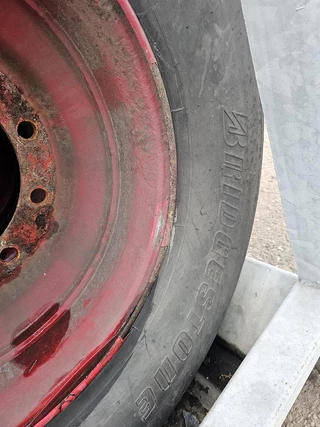 BRIDGESTONE R 164| TRAILER BAND 425/65 R 22.5 |6/4 MM PROFIE MET VELG 2010 - N/A bild 6