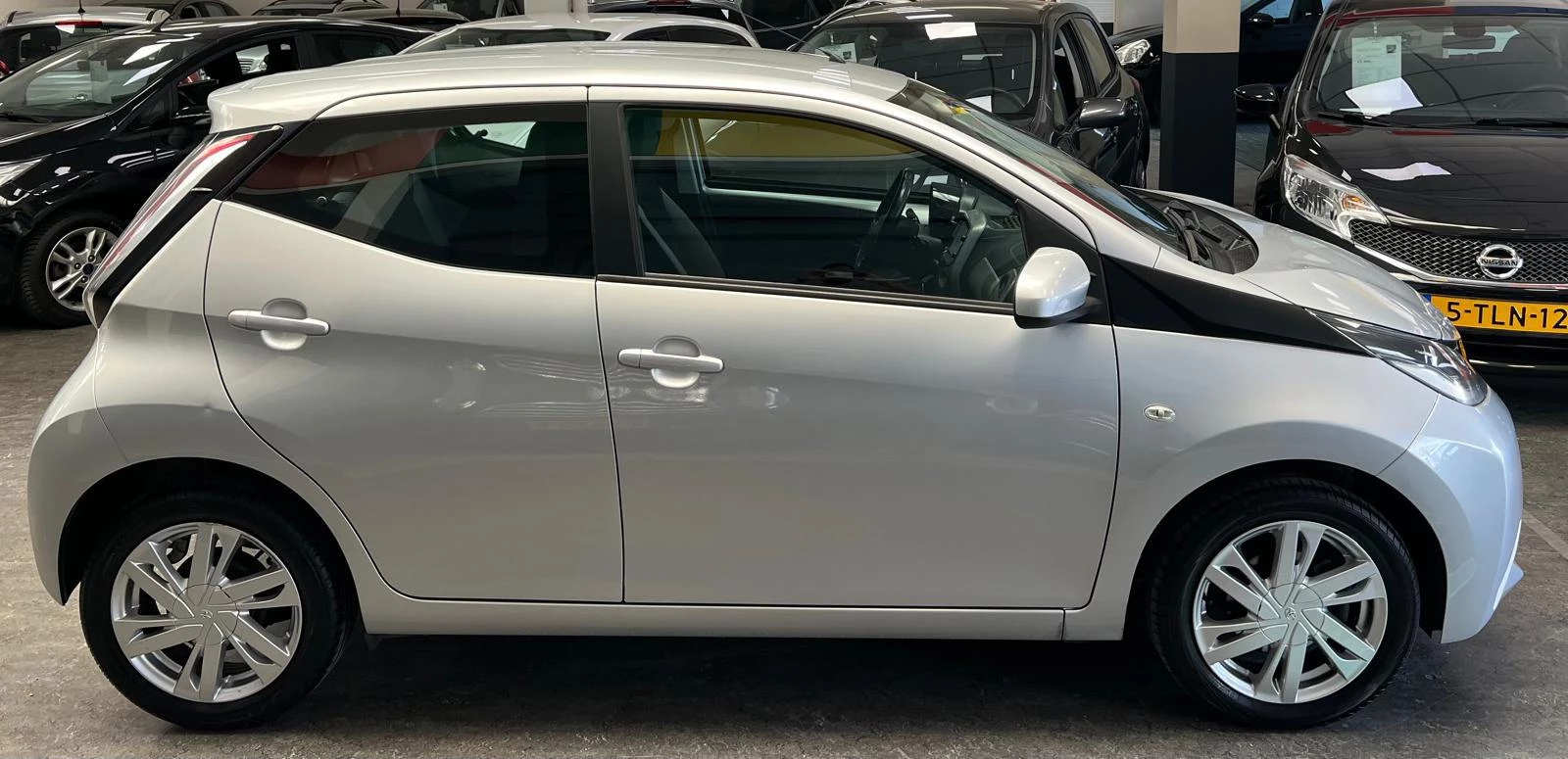 Toyota Aygo 2015 - 1.0 VVT-i x-clusiv 2e Eigenaar - Achtercamera - Airco imagem 11