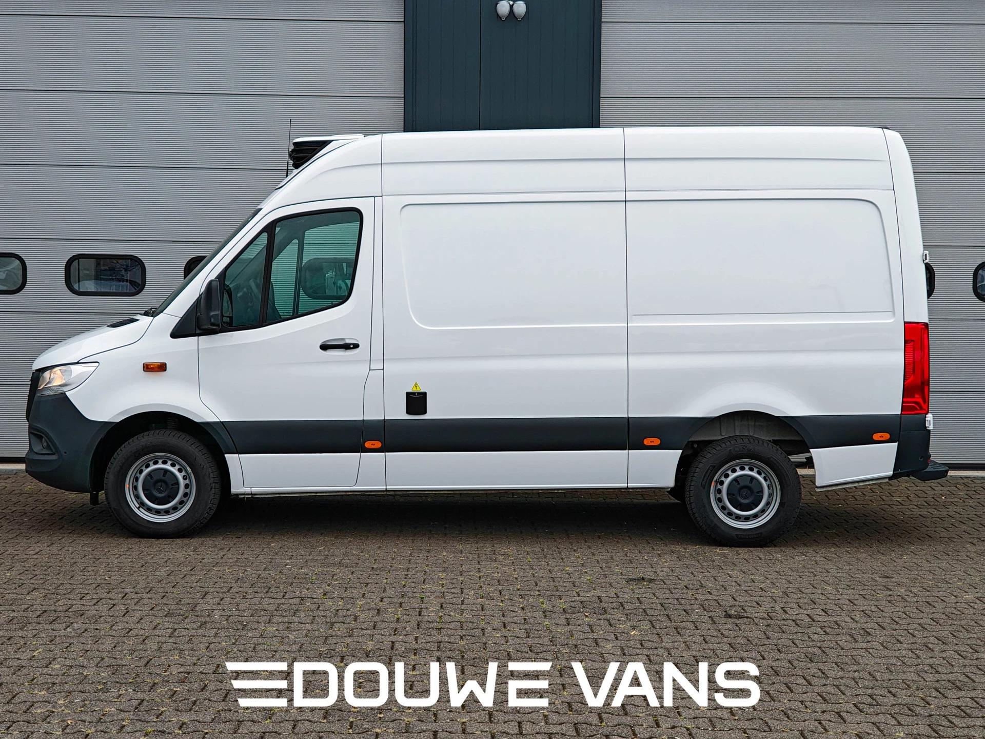 Mercedes-Benz Sprinter 2024 - 317 L2H2 Automaat LED Koelwagen Carrier Bild 2