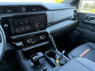 GMC Sierra 2024 - AT4 6.2L V8 420 PK / BPM VRIJ!! / VIRTUAL COCKPIT / HEAD UP / 360 CAMERA / BOSE / LEDER / TREKHAAK / 3500 KG AHG bild 17