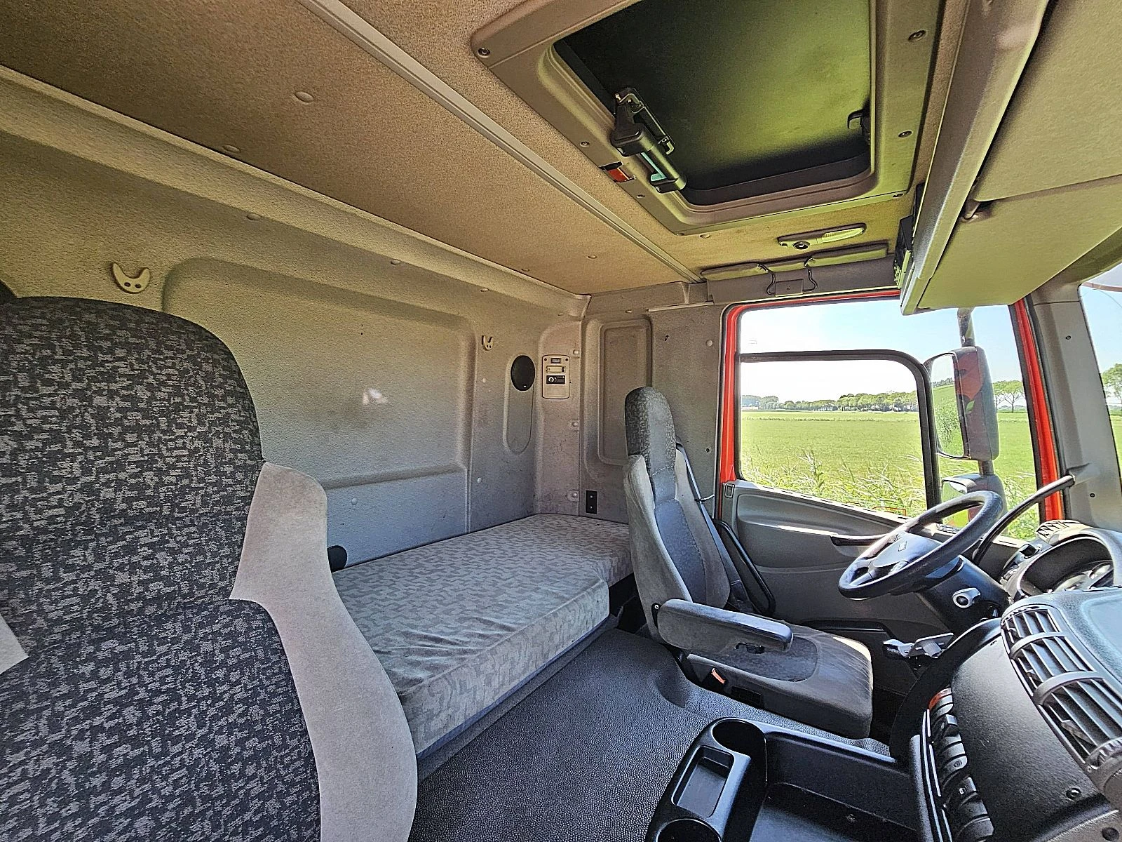DAF 2008 - CF 75.310 image 14