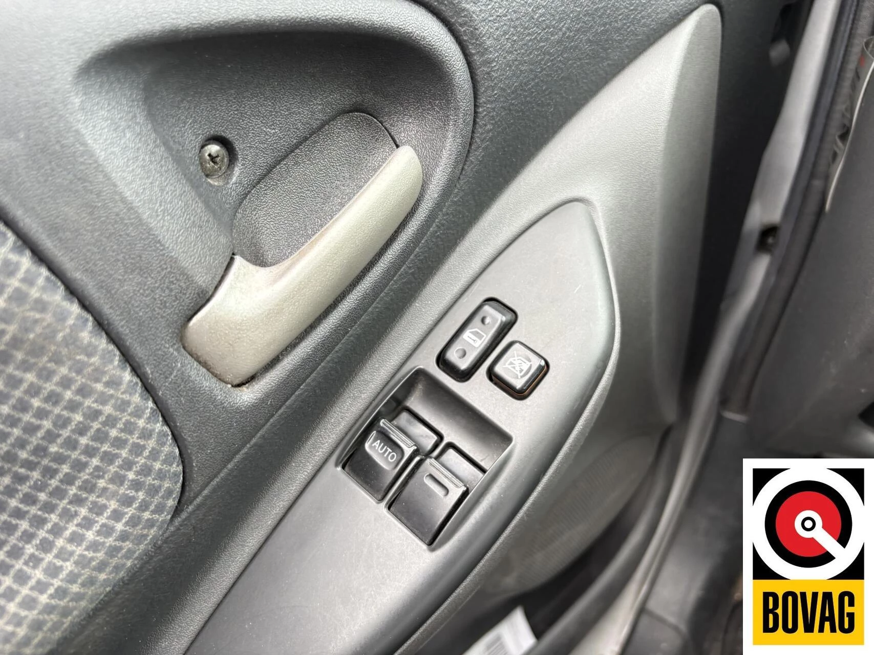 Toyota Yaris 2004 - 1.3 VVT-i Sol 100% onderhouden obrázek 7