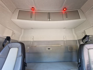 Volvo FH 2019 - 13.500 Globetrotter XL 4x2 - I parkcool - Full air - Leather - 2x tank obrazek 19