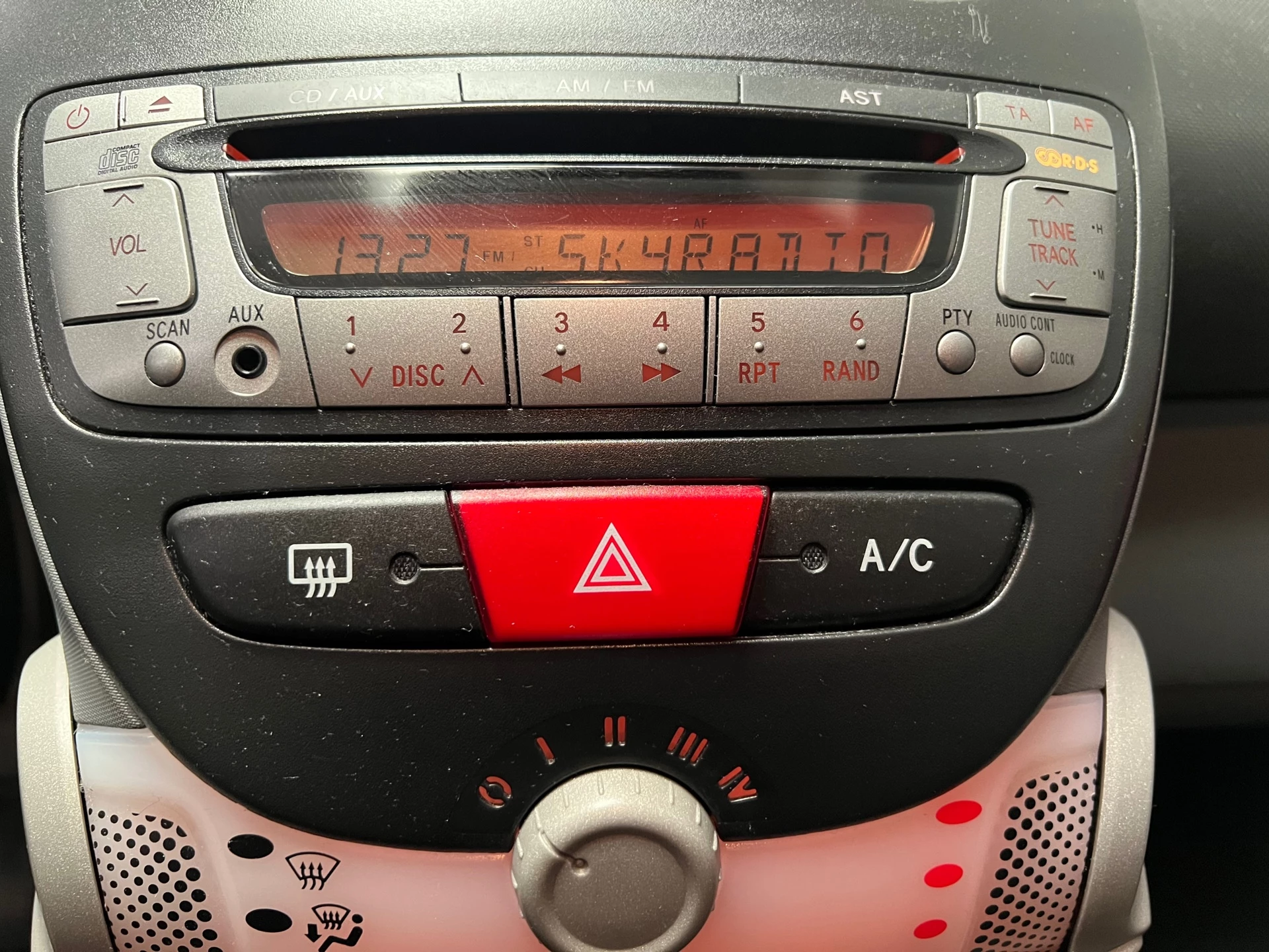 Toyota Aygo 2012 - 1.0-12V Dynamic Navigator - 1e Eigenaar - NAP - NAV - Airco. afbeelding 16