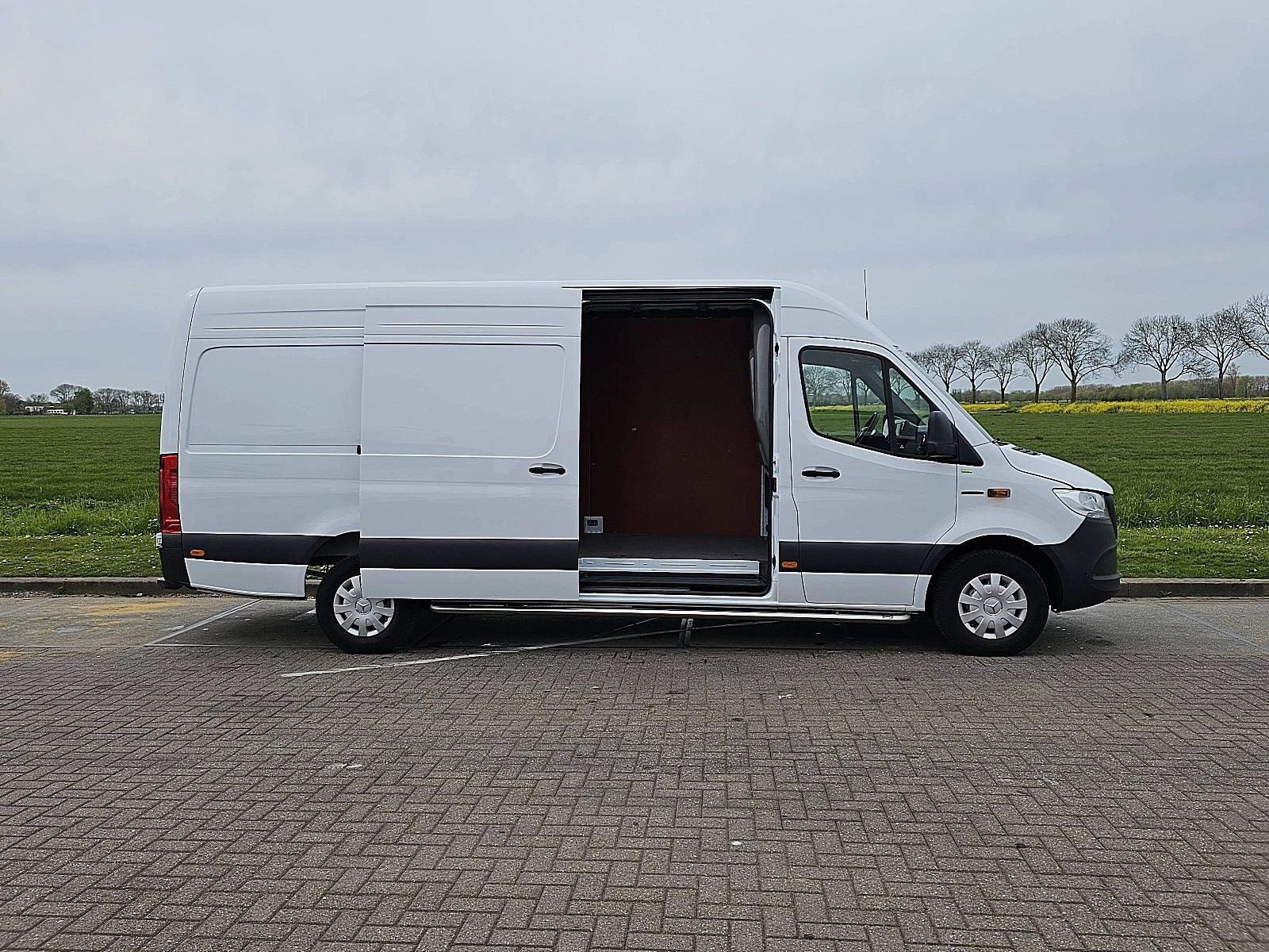 Mercedes-Benz eSprinter 2025 изображение 13