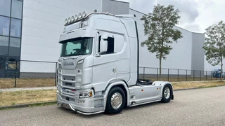 Scania S 2022 - 590S V8 NGS Highline 4x2 | Full air | Park cool | G33 Retarder | bullbar | 2x tank | Leather | Navi te koop