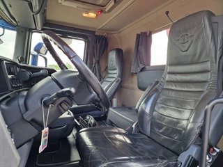 Scania R 2013 - R560 V8 8x4*4 - HIAB 244 K5 Crane / Kran / Grua with remote - Steering axle - Full air bild 13