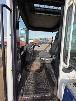 Terberg RT283 | TERMINAL TRACTOR 4X4| TURNING CHAIR. | AUTOMATIC GEAR | 27315 HOURS |  hydraulic system| 2012 - N/A imagem 10