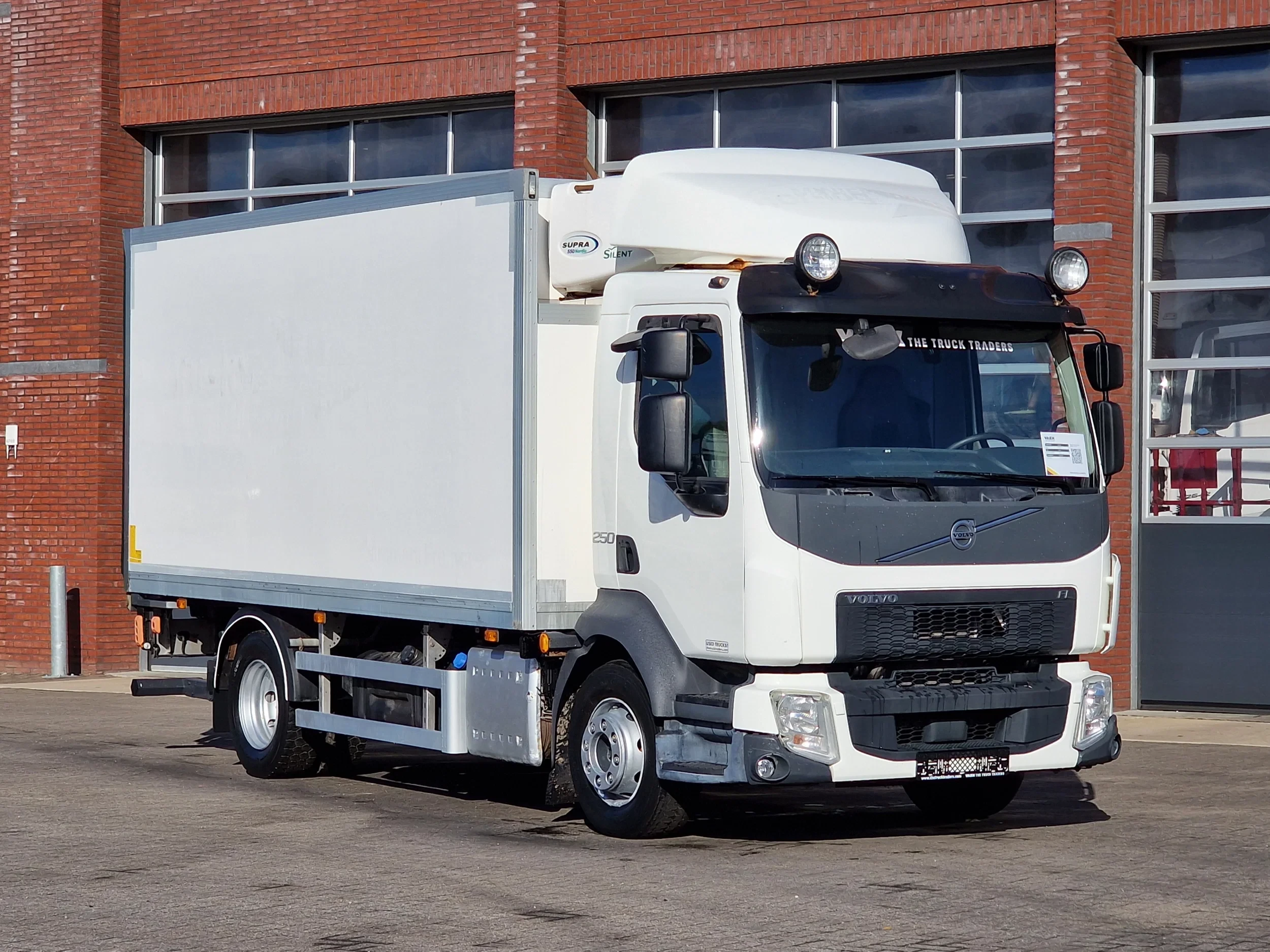 Volvo FL 2018 - 12.250 - Carrier Supra 550 Nordic - Zepro loadlift - Euro 6 - Automatic gearbox afbeelding 1