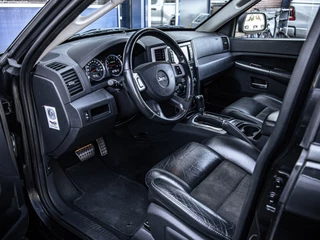 Jeep Grand Cherokee 2009 - 6.1 V8 Hemi SRT-8 | Youngtimer! obrazek 12