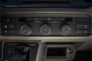 Volkswagen Crafter 2019 - 2.0 TDI L3H3 | Automaat | 177 PK | Highline | LED | Camera | Carplay | PDC | Trekhaak afbeelding 22