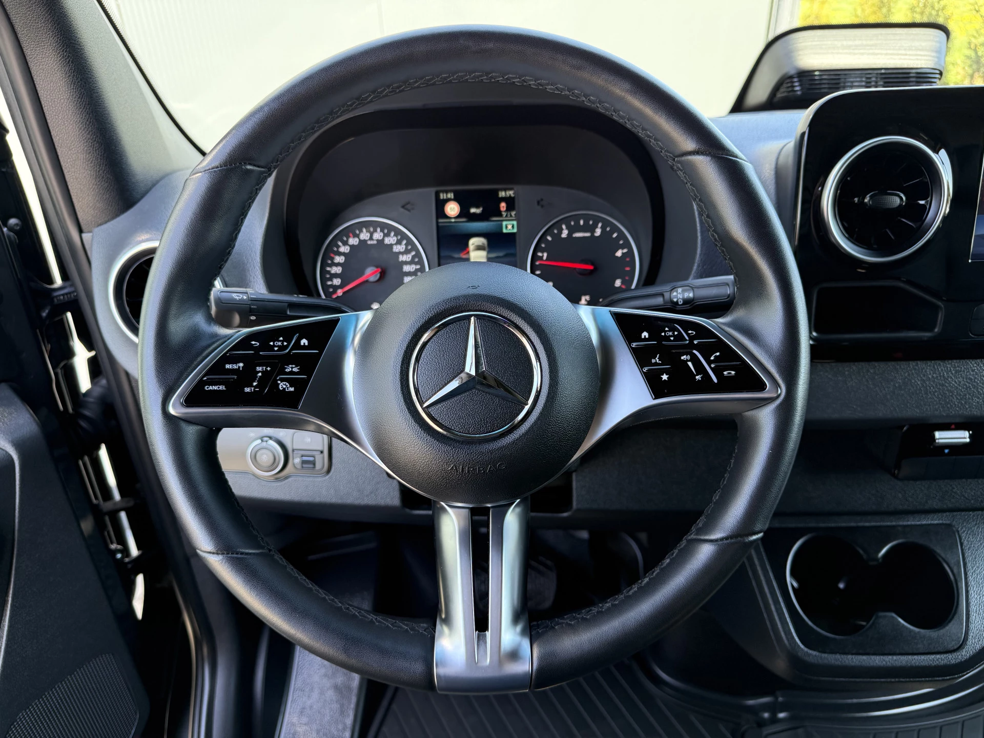 Mercedes-Benz Sprinter 2024 - 319 CDI 191 PK 4x4 AUTOMAAT FACELIFT BPM VRIJ !! / L3H2 / STUUR EN STOELVERWARMING / 2.8 TONS TREKHAAK / CAMERA / ADAPTIVE CRUISE / AIRCO......... ZEER COMPLEET !! Bild 10