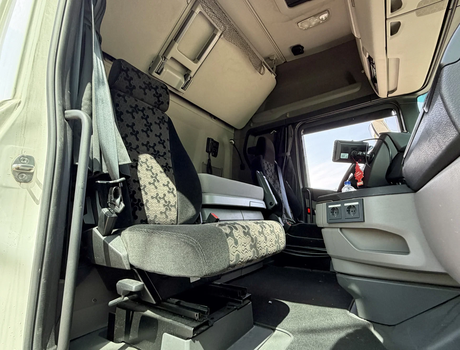 Scania S 2019 - S450 RETARDER SMART TACHO 2 PARK AIRCO 6X2 TWINSTEER 2X TANKS 2-PIECES AVAILABLE HOLLAND-TRUCK image 17
