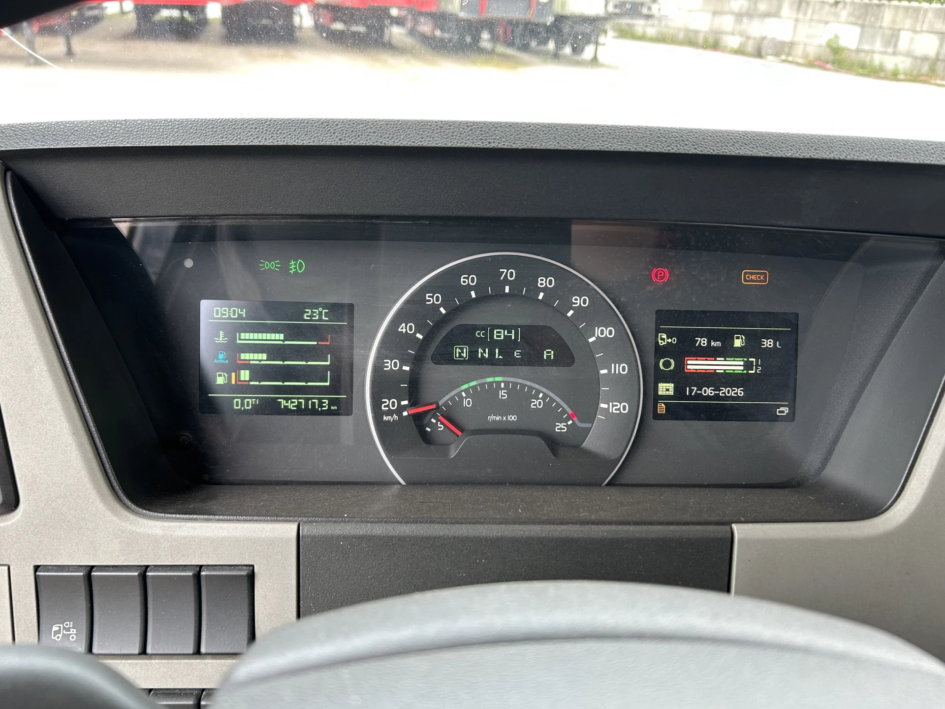 Volvo FM 330 2014 - Globetrotter / 742 dkm obrázek 4