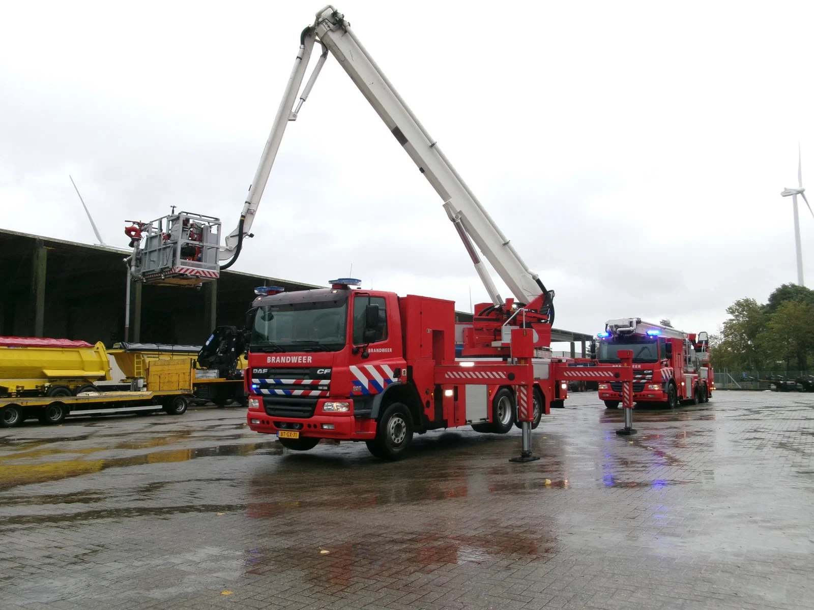 DAF CF 2007 - 75.360 6X2 GESTUURDE NALOOPAS NL KENTEKEN immagine 1