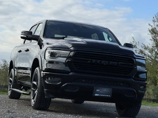Dodge Ram 1500 2019 - LARAMIE NIGHT 5.7L V8, LAGE BIJTELLING, PANO, BLIS, H&K, ACC, 360, LUCHTV, LPG, BOMVOL! afbeelding 2 miniatuur