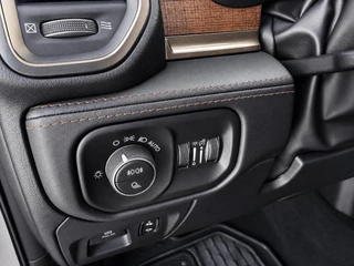 Dodge Ram 1500 2024 - 5.7 V8 4x4 Crew Cab Longhorn | Bakflip | Incl LPG | Fuel 22INCH velgenset| imagem 26