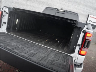 Dodge Ram 1500 2022 - 5.7 V8 4x4 Crew Cab Limited Night immagine 28