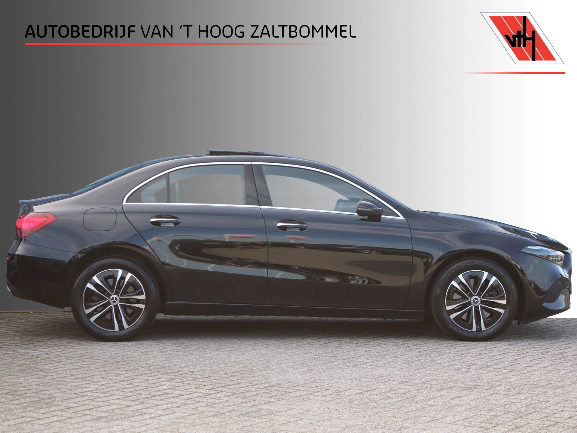 Mercedes-Benz A-Klasse 2023 - 250e AUT8 Luxury Line (FACELIFT) PANORAMADAK LEDER SFEER DISTRONIC KEY-LESS GO afbeelding 1