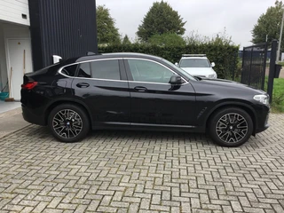 BMW X4 2019 - XDrive20i image 3 thumbnail