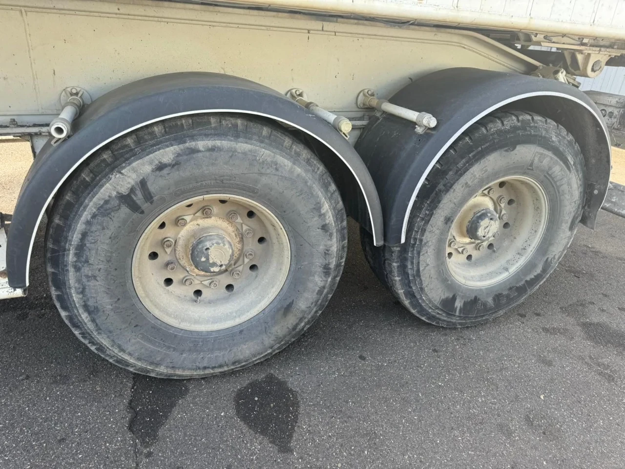 Benalu 2008 - 2 Axle Alu Tipper , Spring Suspension , Drum Brakes изображение 8