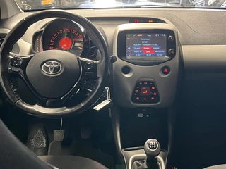 Toyota Aygo 2015 - 1.0 VVT-i x-clusiv 2e Eigenaar - Achtercamera - Airco bild 3