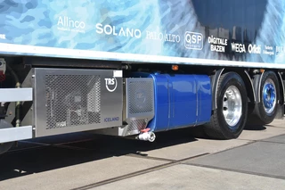 Volvo FH 2014 - 460 Globe XL 6x2 + HANGER - RACE TEAM - 6 ROAD-LEGAL SEATS/INCL. SEAT BELTS - LIVING - SHOWER - WC - BEDS - FULL AIR - ELEVATORS - WHEELBASE: 520 CM - ALCOA'S - TOP CONDITION - imagem 8