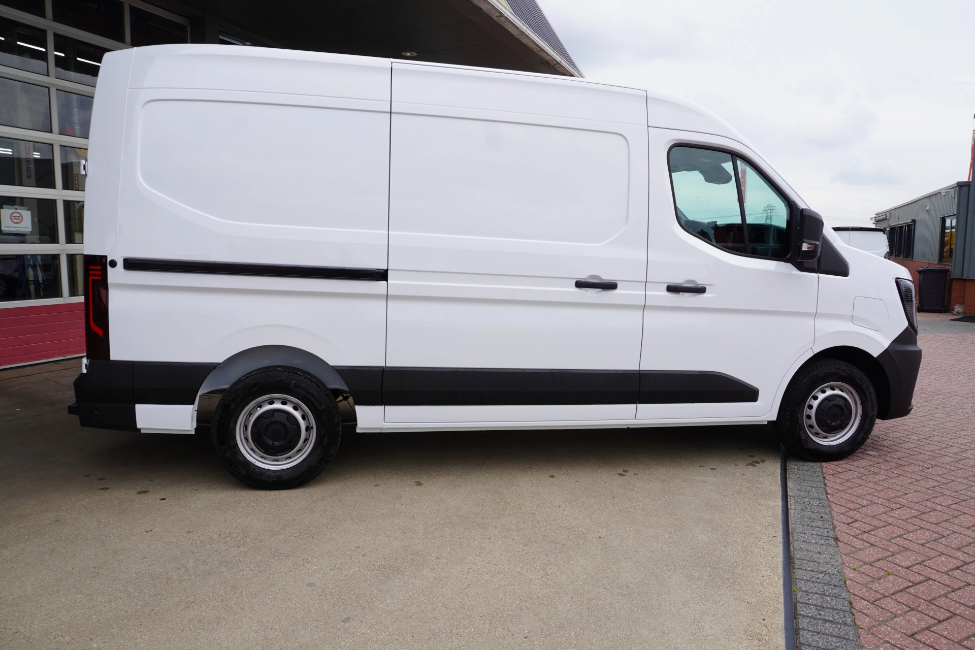 Renault Master 2026 - E-Tech T35 L2H2 Advance long range 87 kWh 143PK Automaat image 3