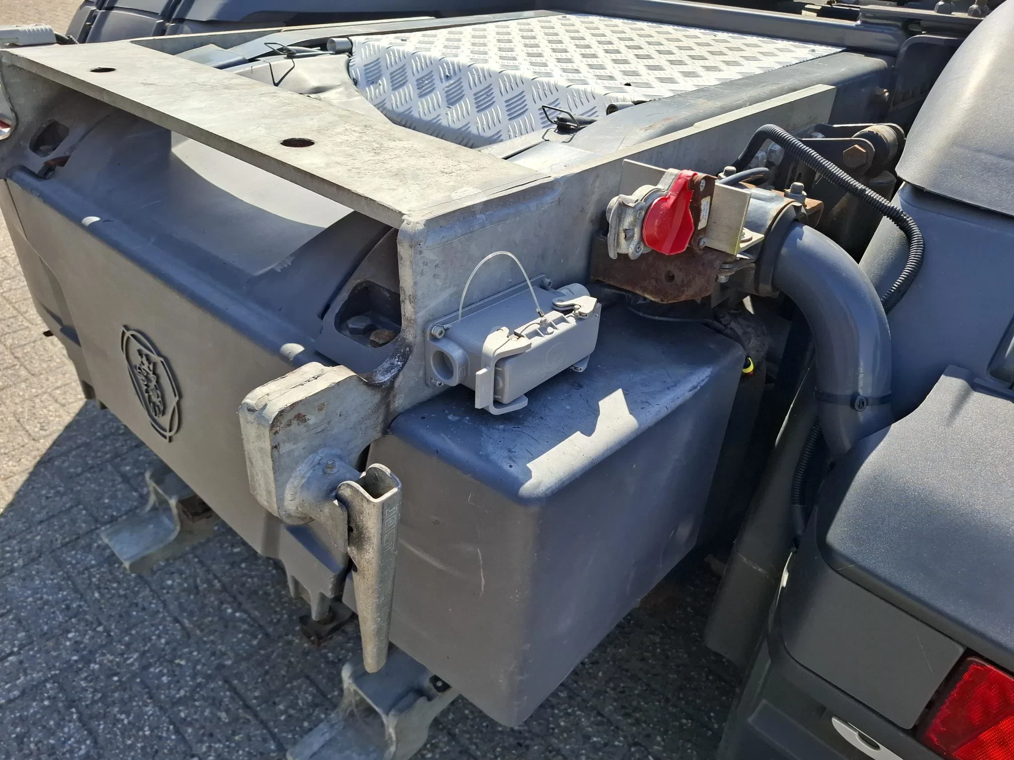 Scania R 2014 - R580 V8 / NL TRUCK / RETARDER / DOUBLE TANK / LIFT+LENKACHSE / TUV:09-09-2026 / LEATHER / XENON / FRIDGE / AUTOMATIC / EURO-6 / 2014 imagen 14