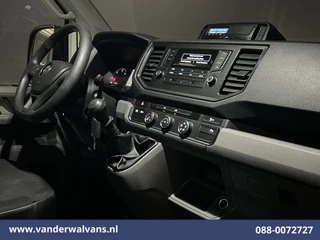 Volkswagen Crafter 2018 - 2.0 TDI 140pk L4H3 L3H2 Euro6 Airco | 3000kg trekhaak | Cruisecontrol | Parkeersensoren obrazek 12